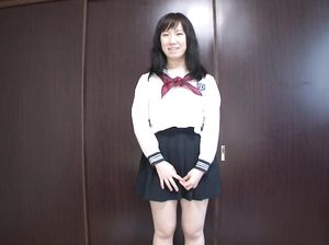 Японская школьница делает фантастический минет