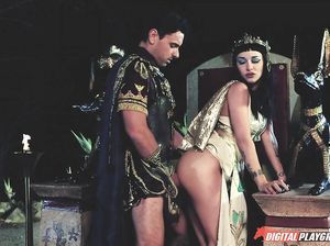 Красивый секс с Клеопатрой на троне