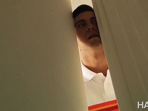 Молодчик развел на секс грудастую мачеху