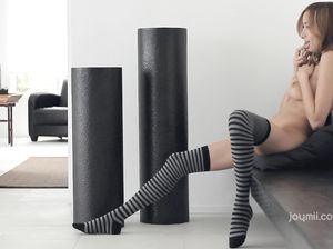 Симпатичная Тори удовлетворяет сама себя