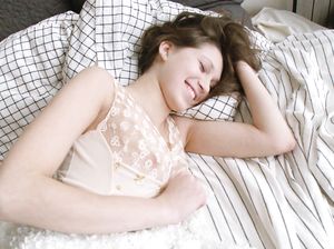 Утренняя дрочка тонкой русской телки Юлии