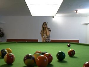 Лесбиянки трахаются на бильярдном столе