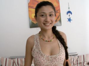 Домашний секс с темноволосой куколкой