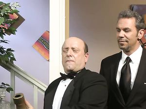 Парень активно шпилит девку в чулках на глазах у богатых мужиков