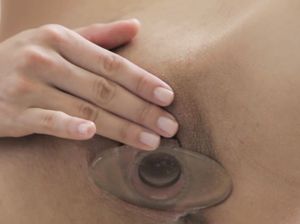 Чем нежней прикосновения, тем лучше молодым лесбиянкам