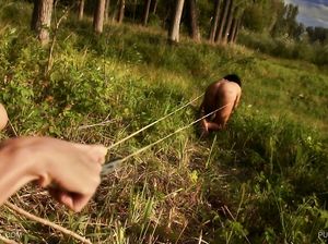 Сексуальные пытки и унижения на улице для лесби рабыни