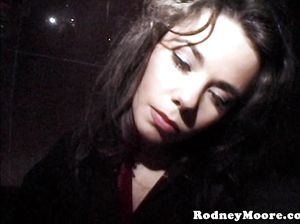 Упоротая шлюха согласилась на анал за дозу