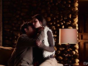 Жгучая брюнетка Виктория шпилится с мачо